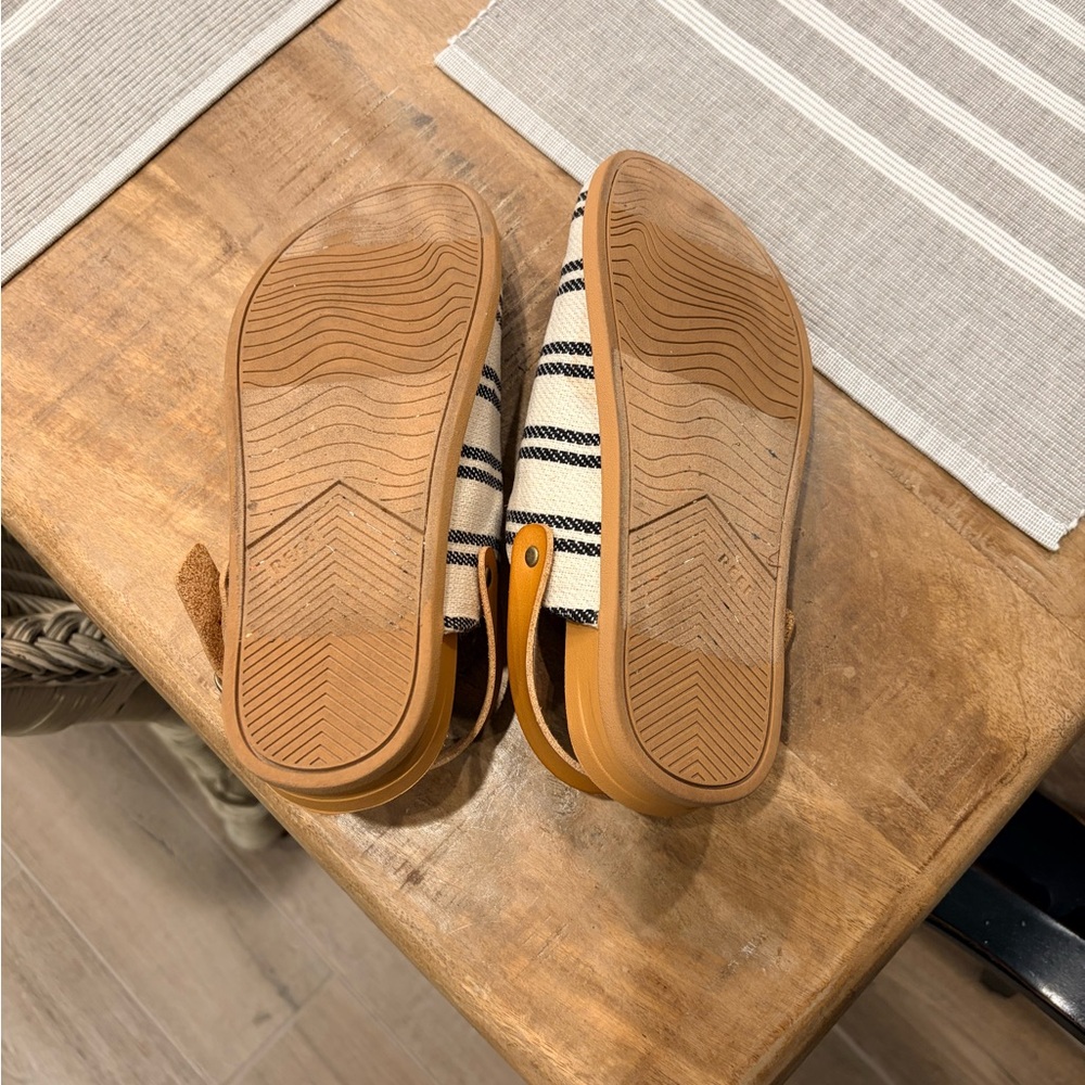 REEF WOMENS SIZE 6 Black and White Striped Slip-On Mules with Tan Strap - Picture 8 of 9